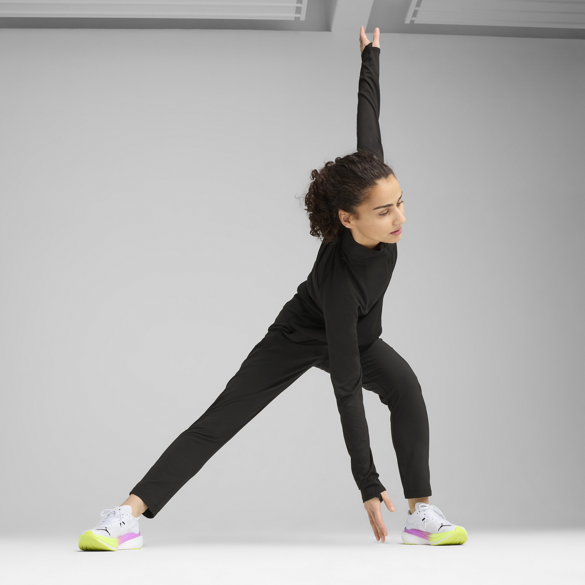 Брюки Puma W RUN VLCT TAPERED PANT