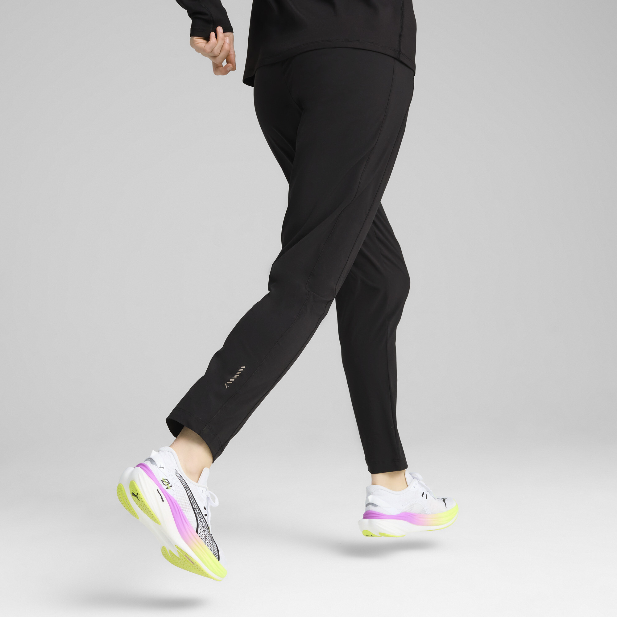 Брюки Puma W RUN VLCT TAPERED PANT