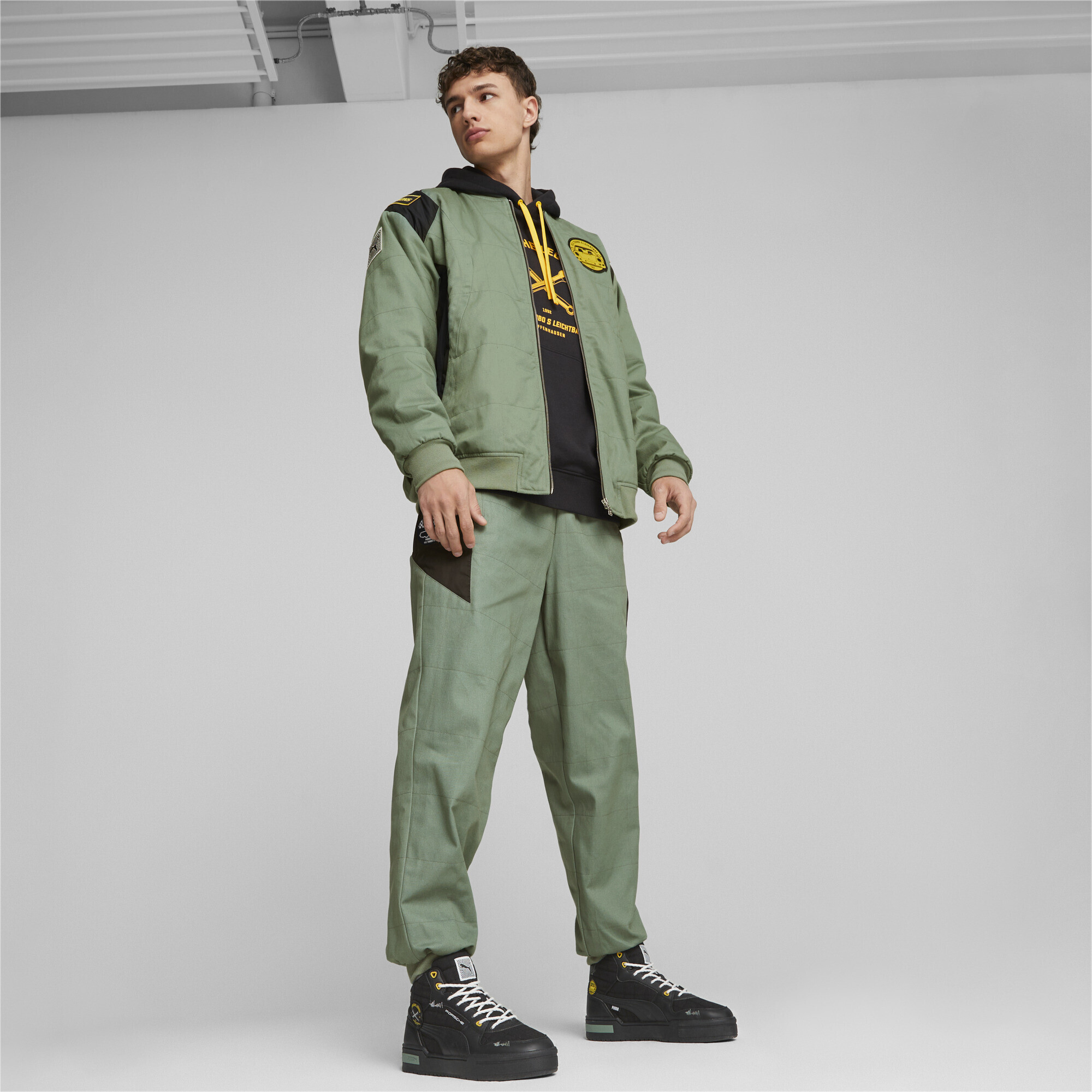 Бомбер Puma Pl Garage Crew Jacket