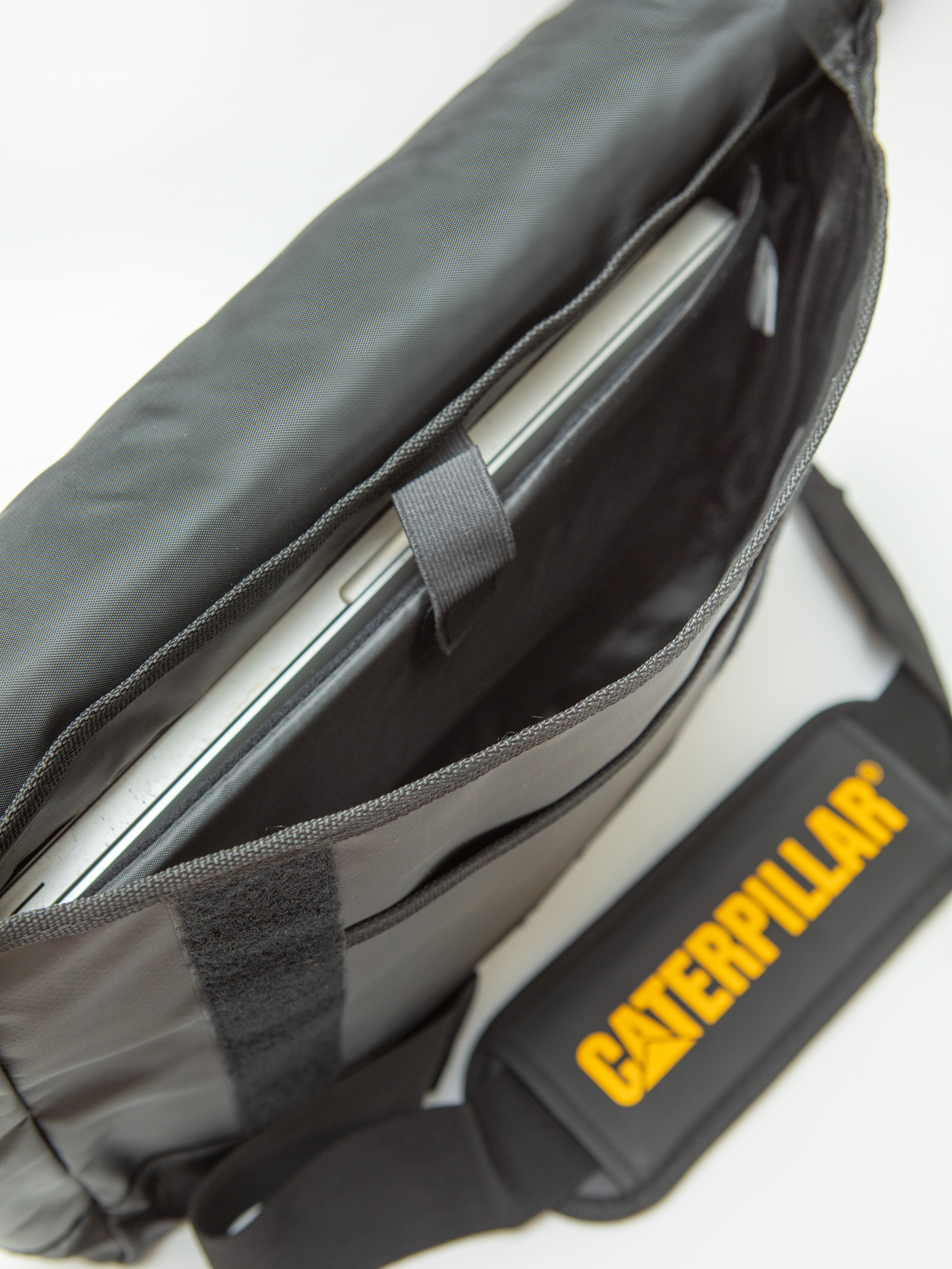 Сумка Caterpillar BLACK MESSENGER BAG BRYCE TARP POWER