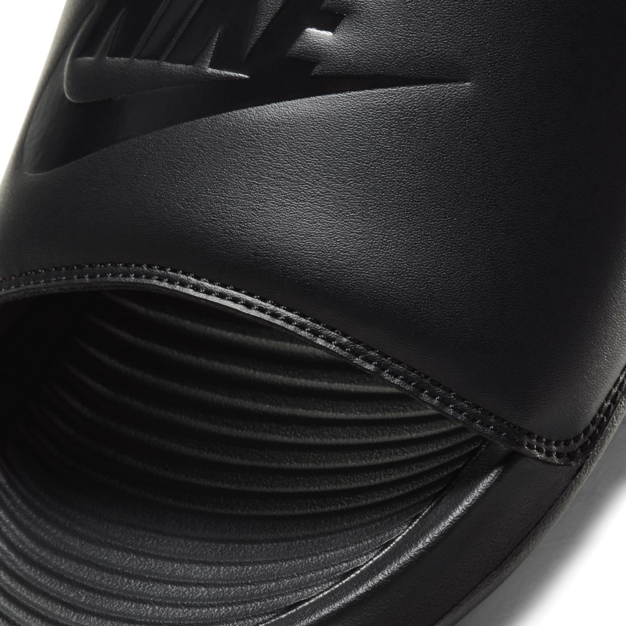 Пантолеты Nike Victori One