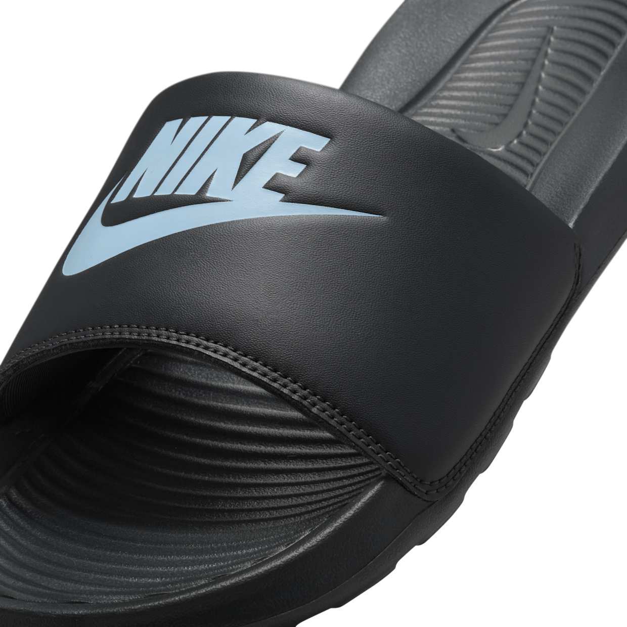 Сланцы Nike Victori One Slide