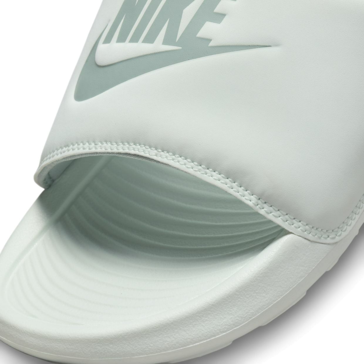 Шлепанцы Nike W Victori One
