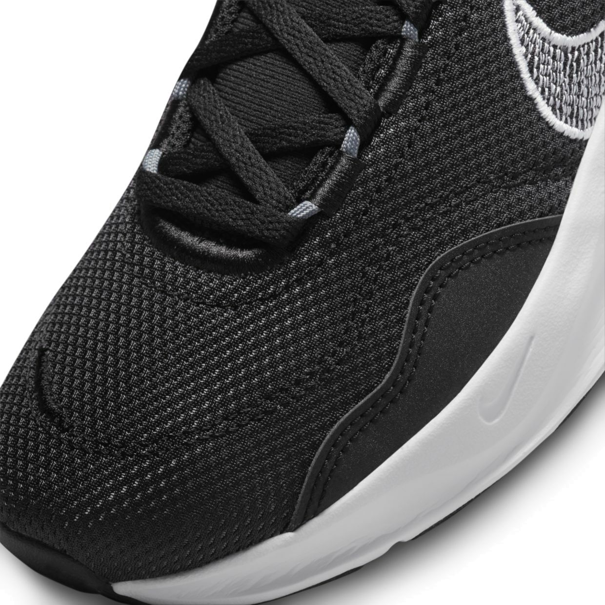 Кроссовки Nike W Legend Essential 3 Next Nature Training