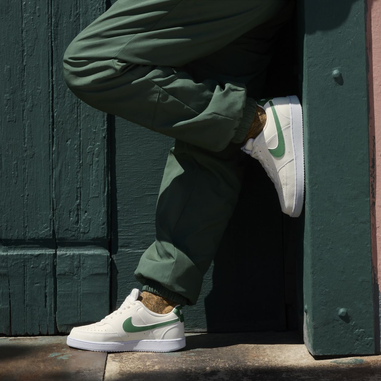 Кроссовки Nike W Court Vision Lo Nn At