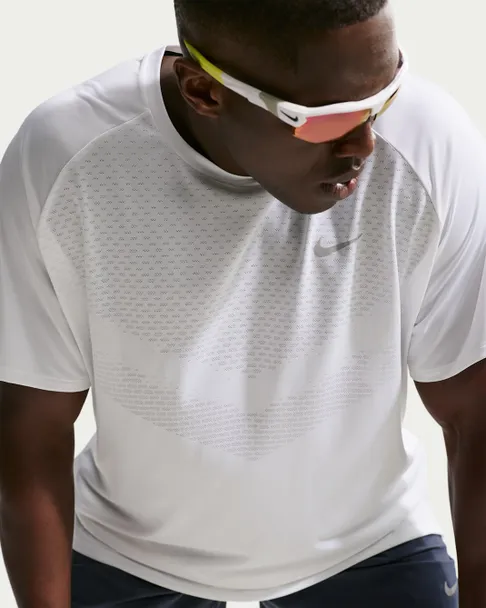 Футболка Nike M Nk Dfadv Stride Ss Top (HV5203-100) купить за 8699