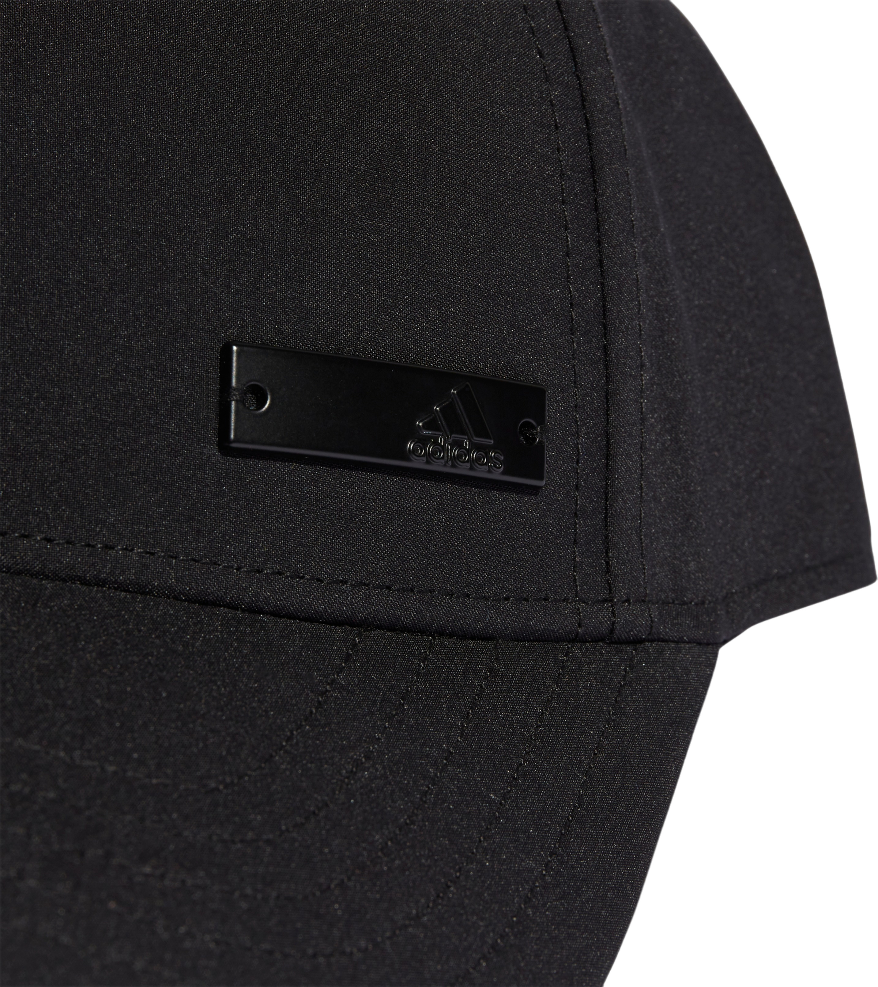 Бейсболка Adidas Metal Badge Lightweight Baseball Cap